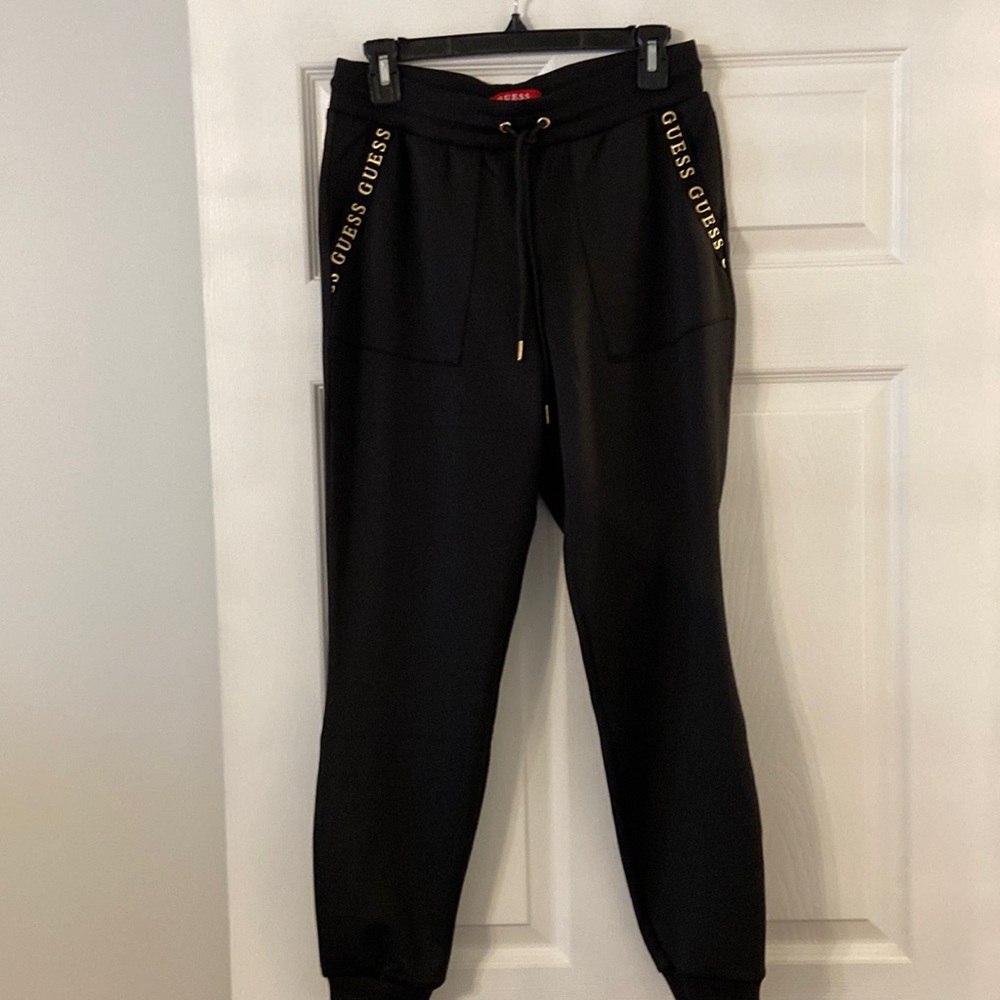 GUESS Women’s Size S brand new color black inseam 26” waist 28” flat and elastic